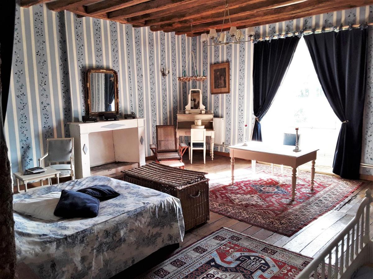 Les Chambres Du Logis Du Chatelier Bressuire Luaran gambar
