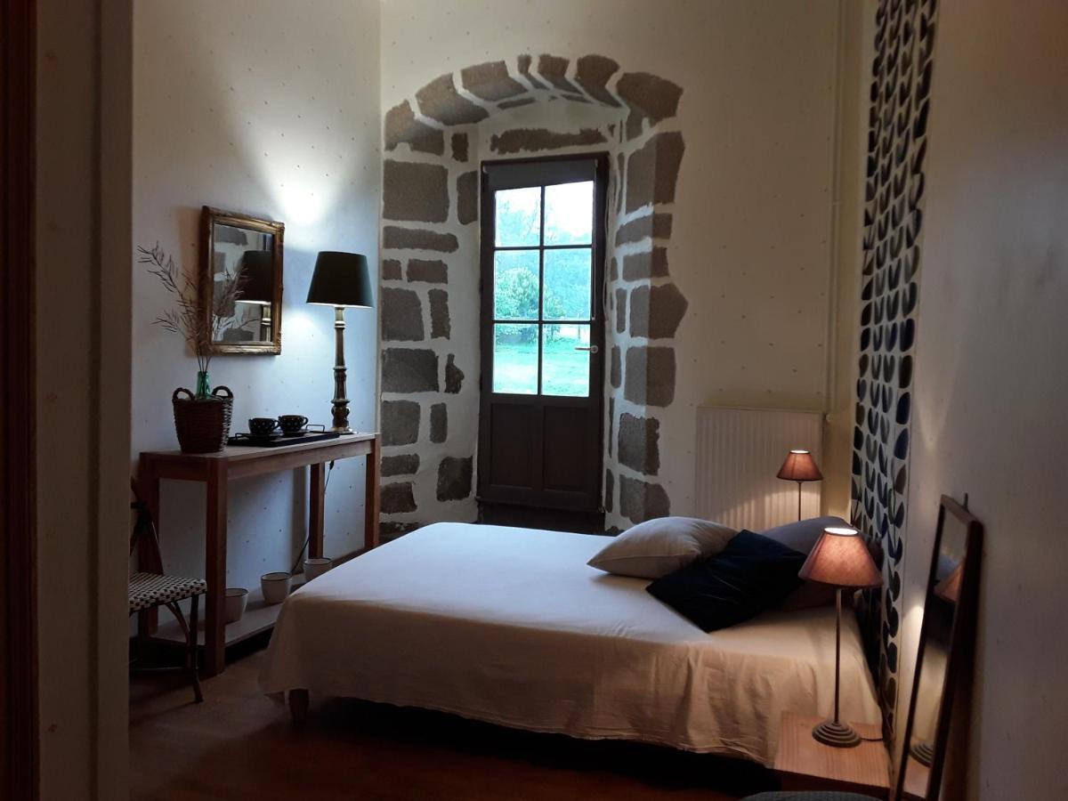 Les Chambres Du Logis Du Chatelier Bressuire Luaran gambar