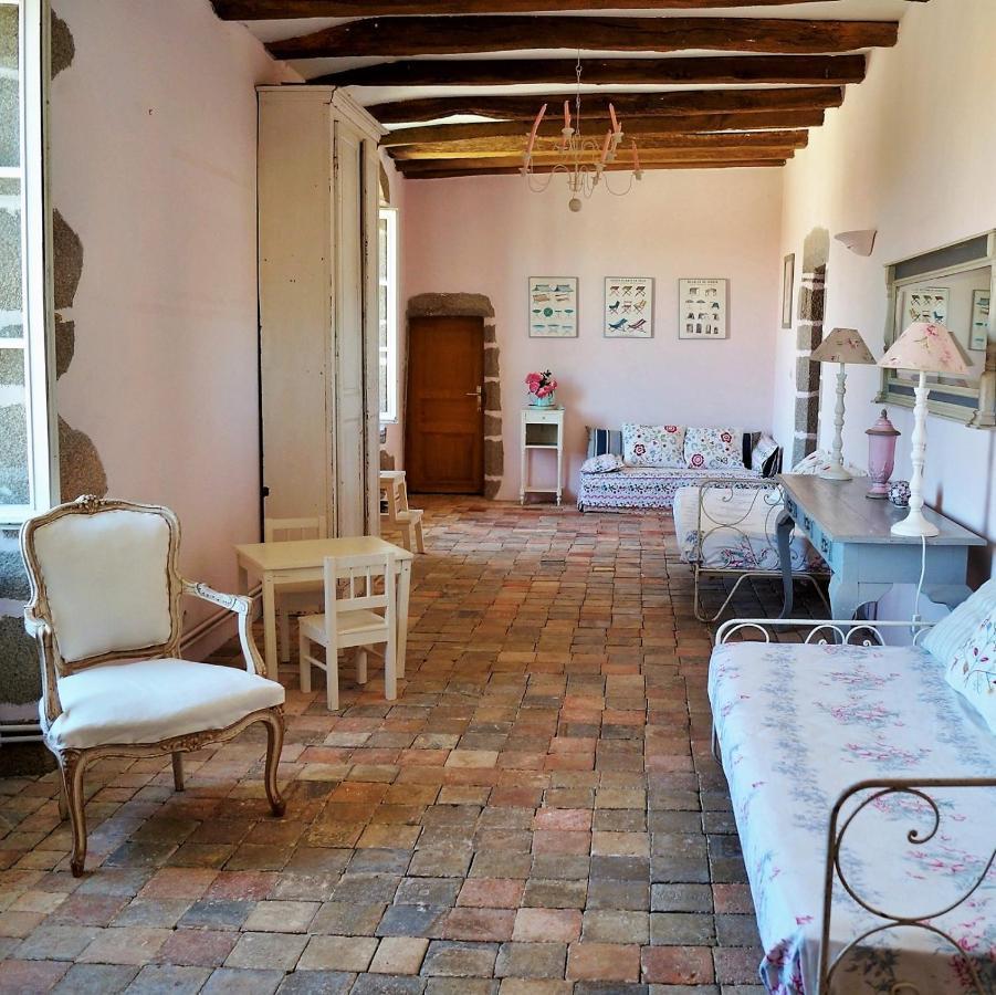 Les Chambres Du Logis Du Chatelier Bressuire Luaran gambar
