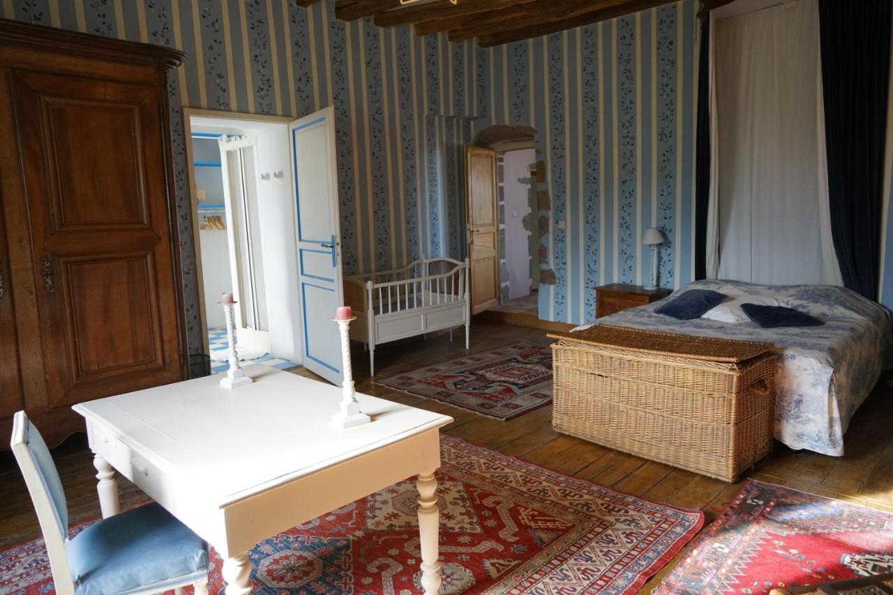 Les Chambres Du Logis Du Chatelier Bressuire Luaran gambar