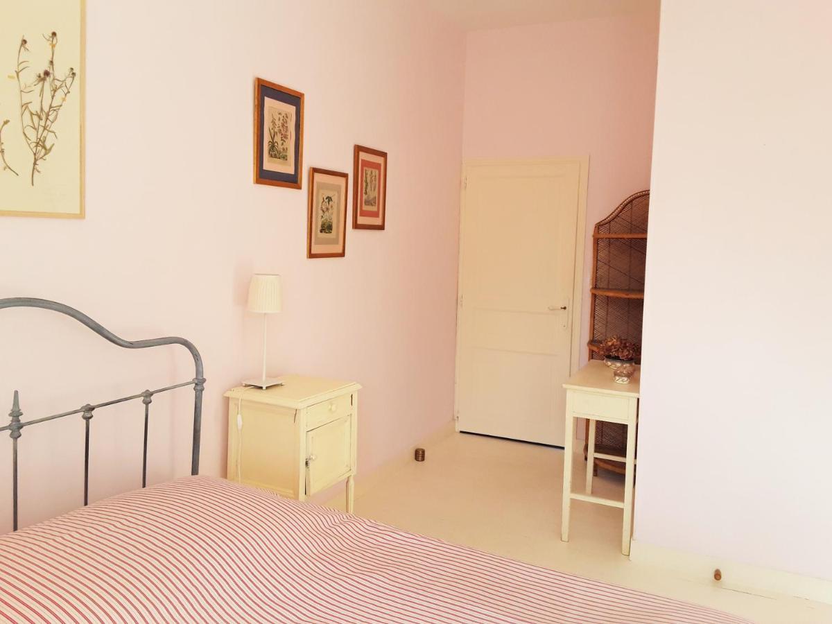 Les Chambres Du Logis Du Chatelier Bressuire Luaran gambar
