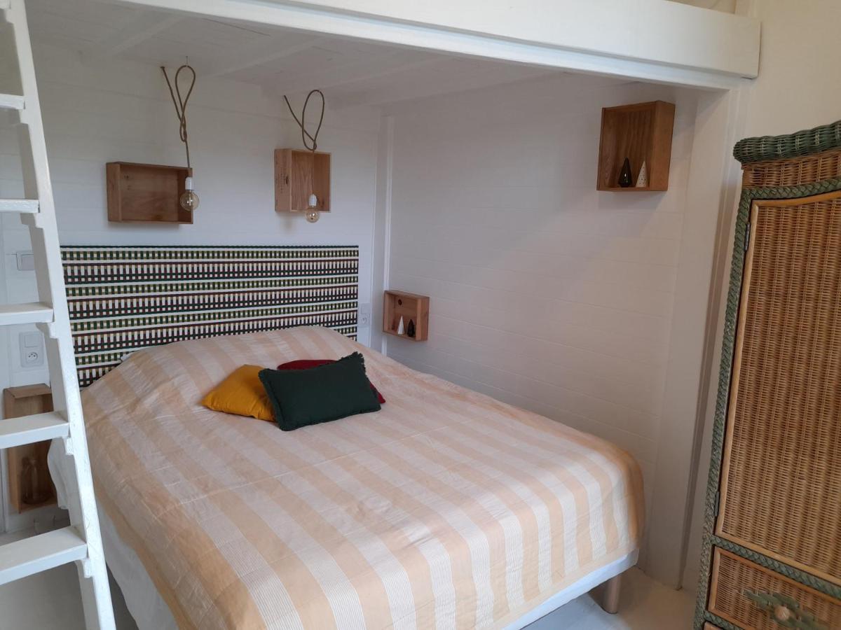Les Chambres Du Logis Du Chatelier Bressuire Luaran gambar