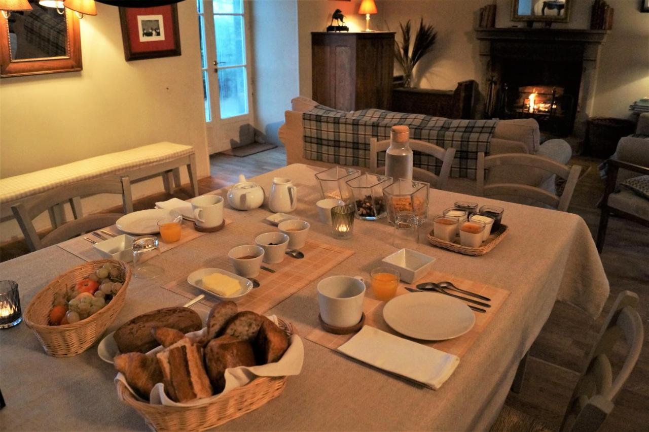Les Chambres Du Logis Du Chatelier Bressuire Luaran gambar