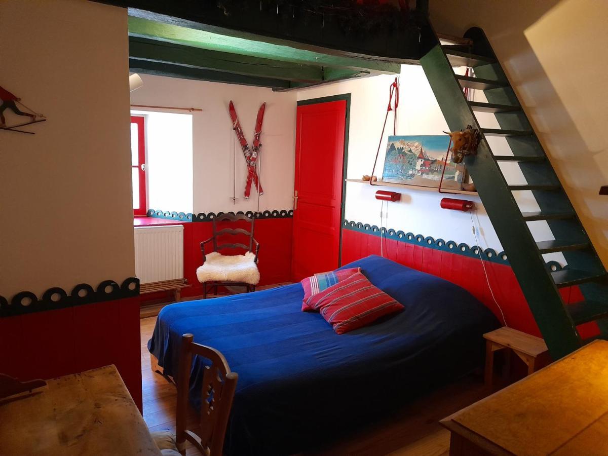 Les Chambres Du Logis Du Chatelier Bressuire Luaran gambar
