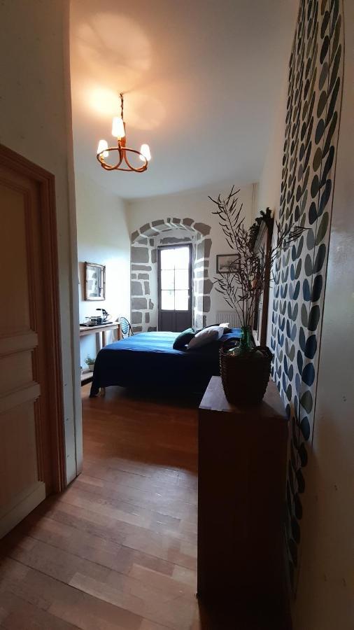 Les Chambres Du Logis Du Chatelier Bressuire Luaran gambar